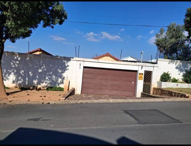 3 BEDROOM HOUSE FOR SALE IN OAKDENE